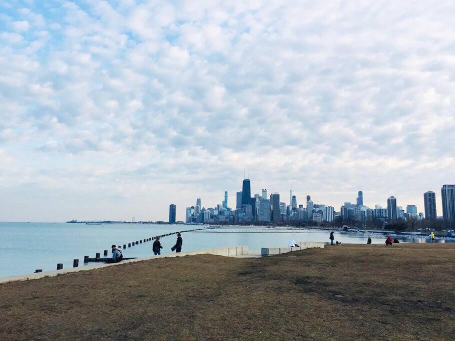 Entire Apartment In Heart Of Lincoln Park & Lake Sea And Beach Chicago Esterno foto